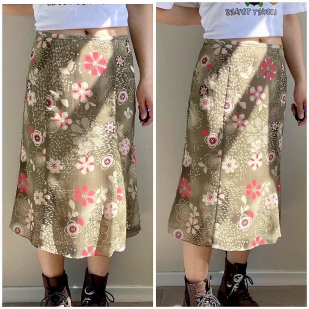 CLEO Petite | Vintage Skirt Floral Set in Pretty Green, Cream & Pink - Picture 9 of 11